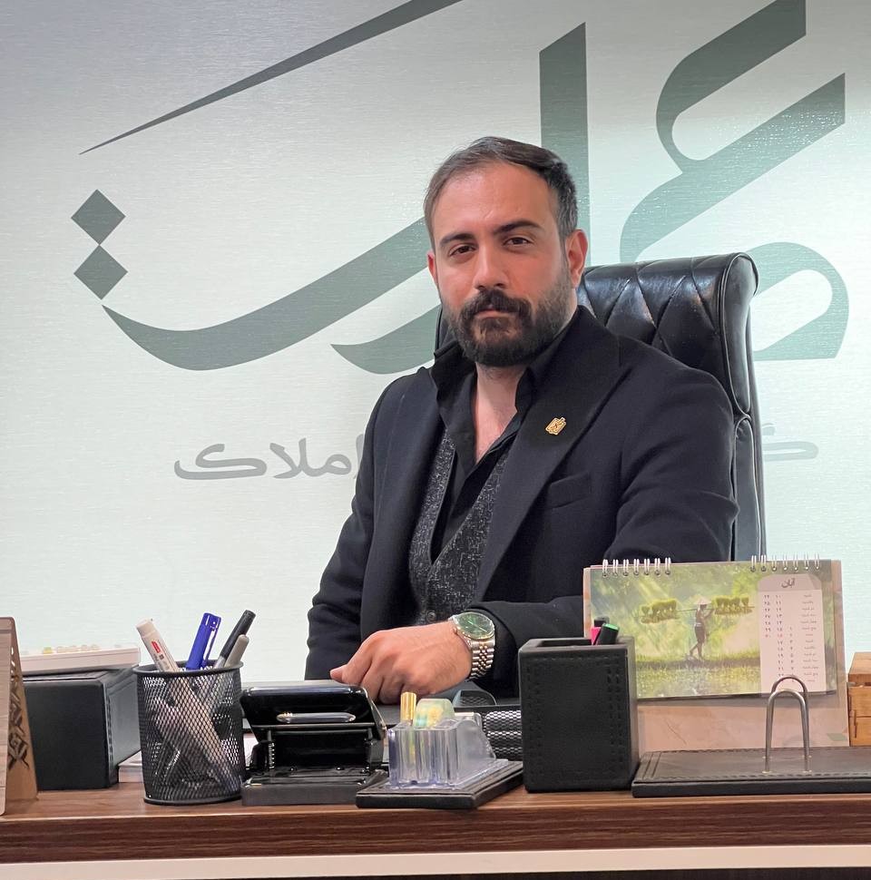 املاک صادق زاد - مدیر